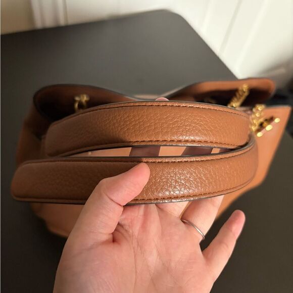 Tory Burch Carson Hobo Bag - Picture 3 of 4